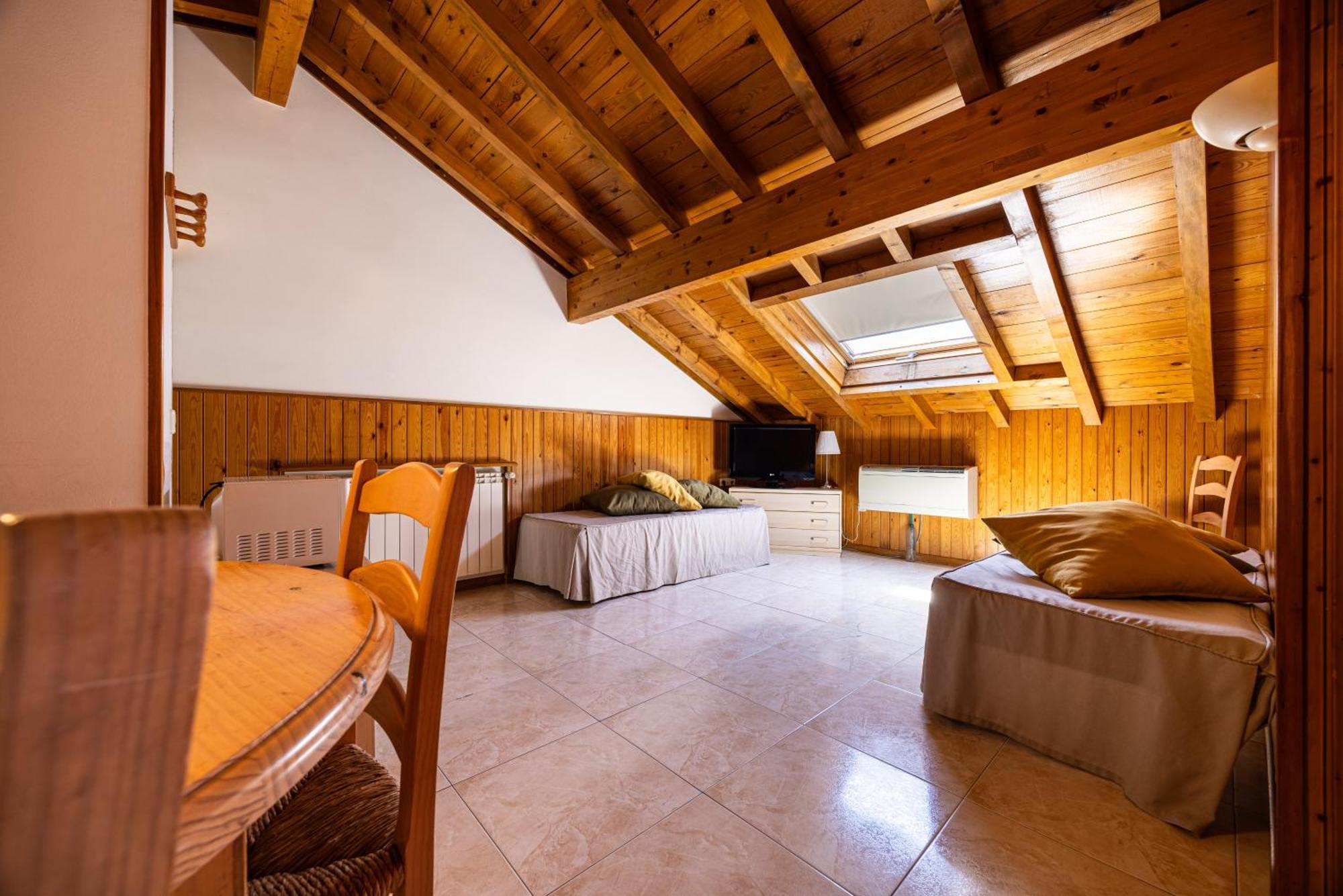 Aparthotel Les Corts Llivia Exteriér fotografie