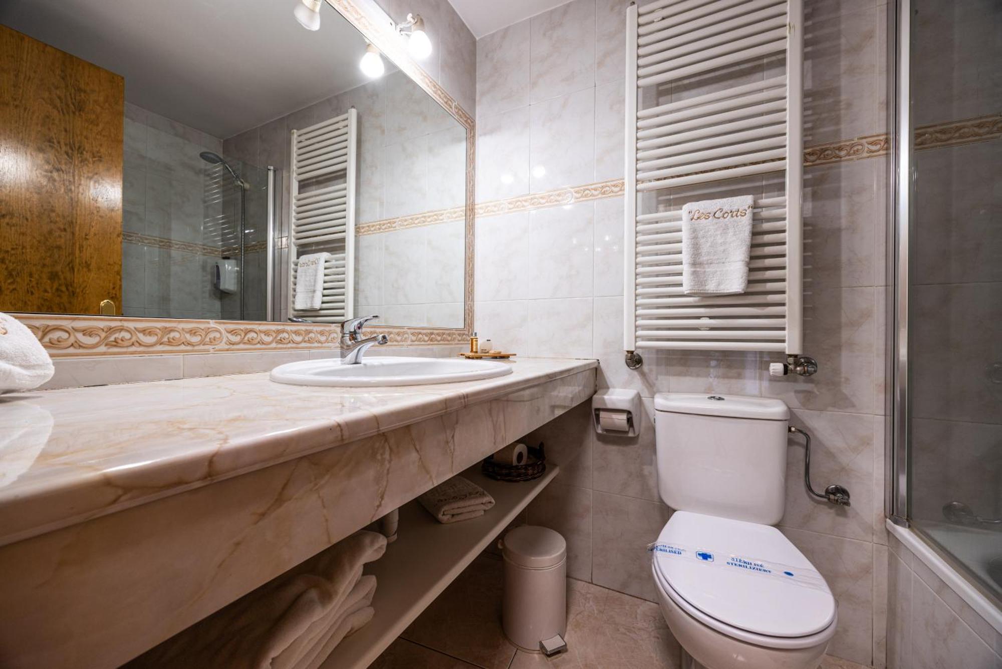 Aparthotel Les Corts Llivia Exteriér fotografie